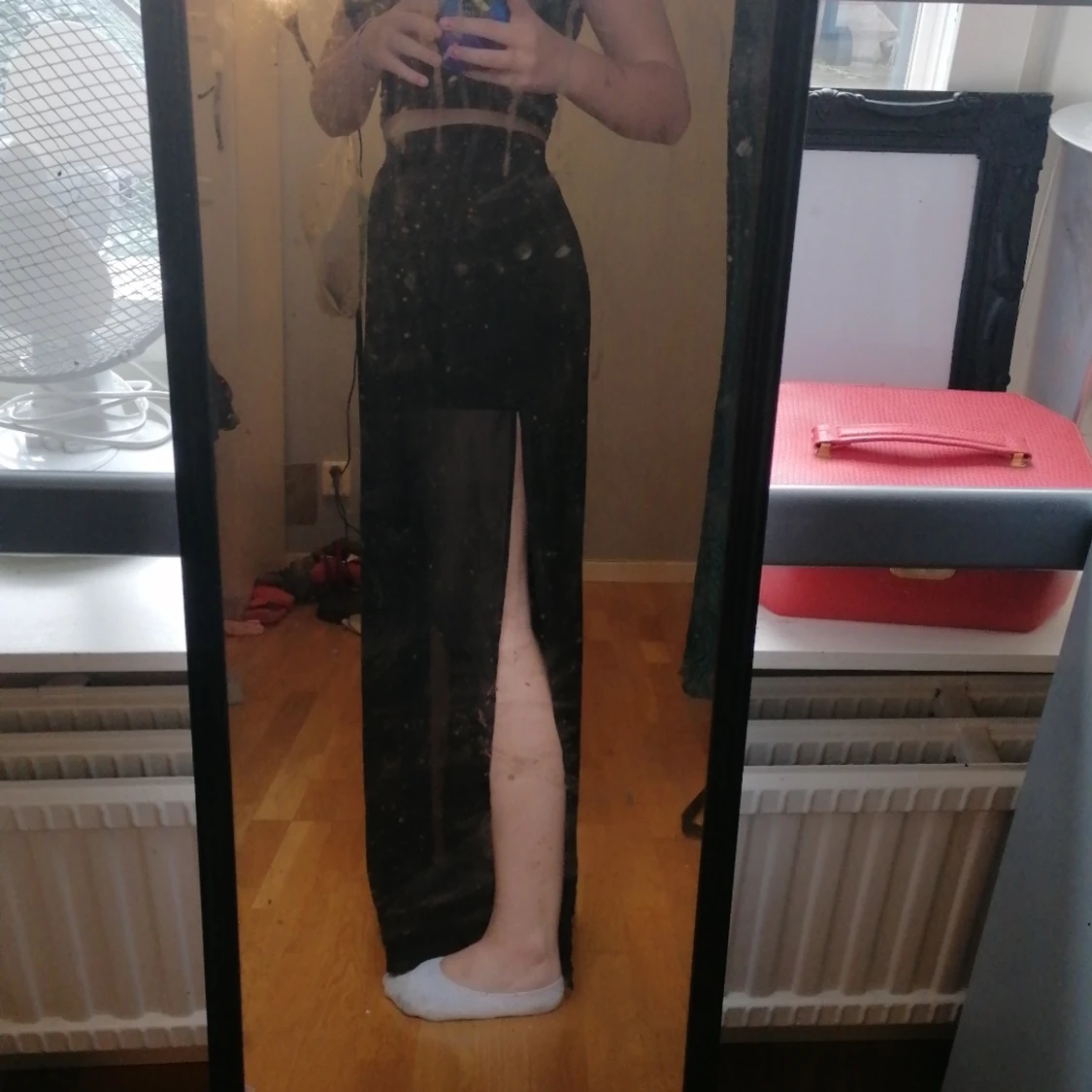 En svart lång kjol  - 90