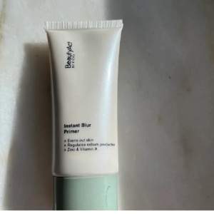 BeautyAct instant blur primer