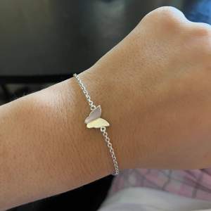 Säljer mitt jättefina little miss butterfly bracelet från efva attling. Nypris 1 050 kr, pris kan diskuteras!💕