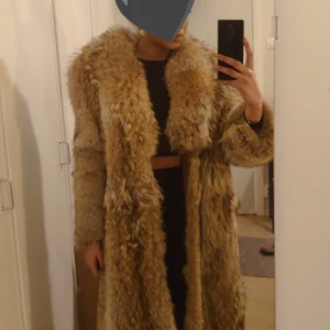 Pälskappa - Pris kan diskuteras. Kappa i nyskick, stl s/m, äkta päls
