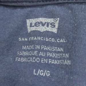 Levis t-shirt - Använda nån gång Säljer den för använder den inte  Pris kan diskuteras vid snabb affär 