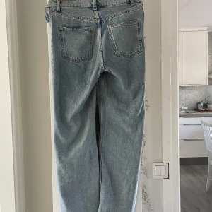 Byxor frpn zara  - Highwaist och långa i benen, har klippt av de för jag tycker de är snyggare 