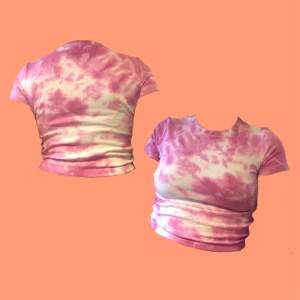 Rosa tie dye t-shirt. Använd men i bra skick.