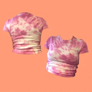 Tie dye T-shirt  - Rosa tie dye t-shirt. Använd men i bra skick.