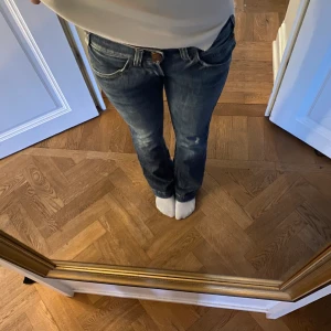 Intressekoll - bootcut miss sixty jeans 😽 - Intressekoll pga inte används 💖så fina, perfekt färg och bootcut😍 skriv vid frågor eller fler bilder. Säljer bara vid bra bud. Buda privat från 200kr. BUD 500