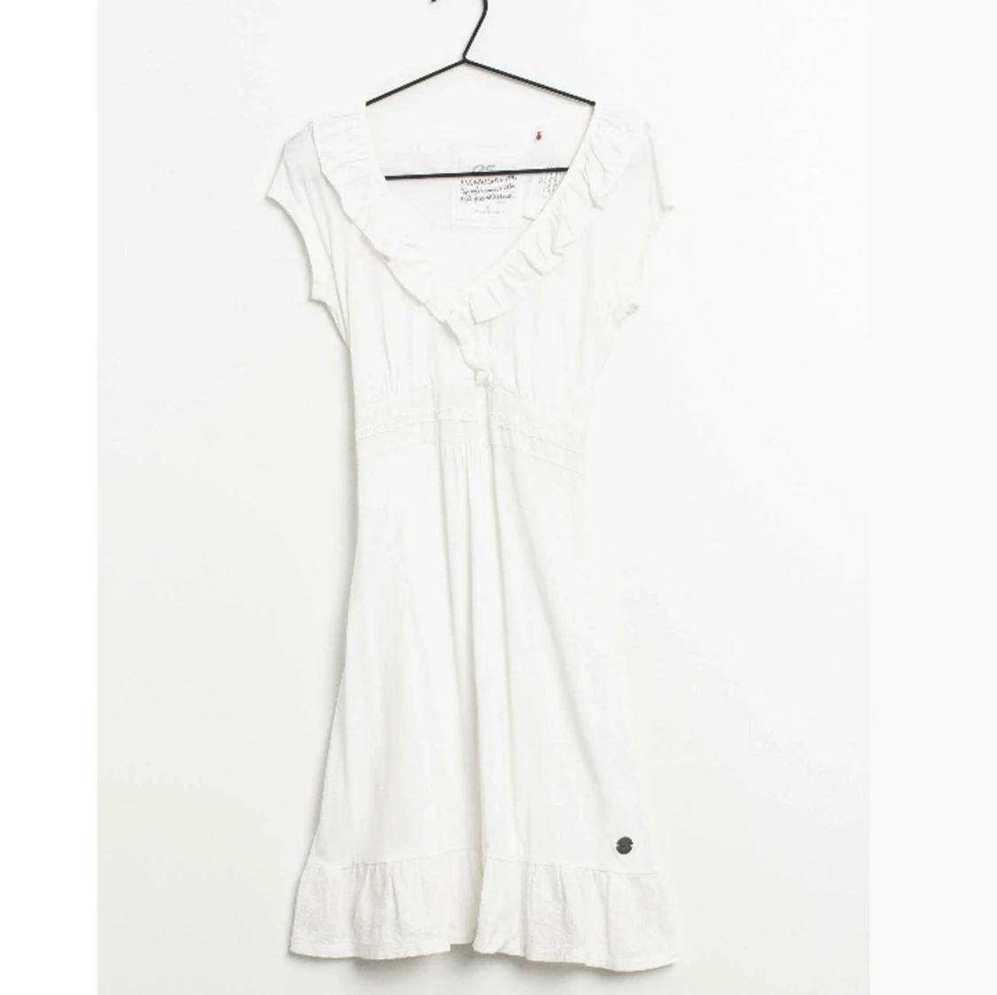 Vit klänning! Kanske till student?