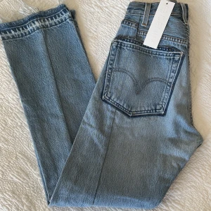 EBdenim jeans - Hej, säljer mina eb denim jeans. Stört snygga och unika. Köpte för ca 4000 inkl tullavgifter. NYSKICK. Använda ca 2 gånger!