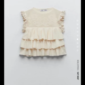 Zara topp - Säljer denna superfina zara toppen! Toppen är som ny och endast använt 2 gångeroch den är helt slutsåld på zaras hemsida. Skriv privat för fler bilder 💞