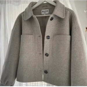 Nakd jacka - Knappt använd nakd kappa ❤️budet ligger på 666 ink frakt.