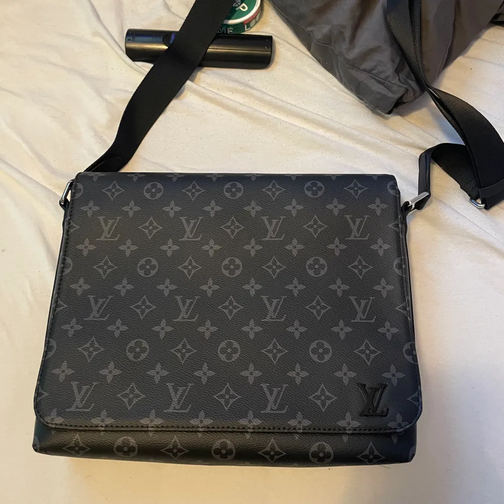 Louis Vuitton väska. Väskor.