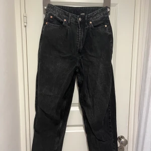 Mom jeans från HM - Byxor från HM storlek 36! 