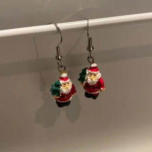 Örhängen❤️❤️ - Tomtar❤️❤️ Jätte fina till vinter 🎅