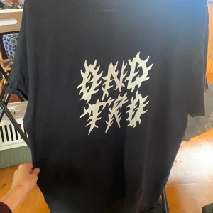 Ond Tro T-shirt - Ond Tro-merch i nyskick 