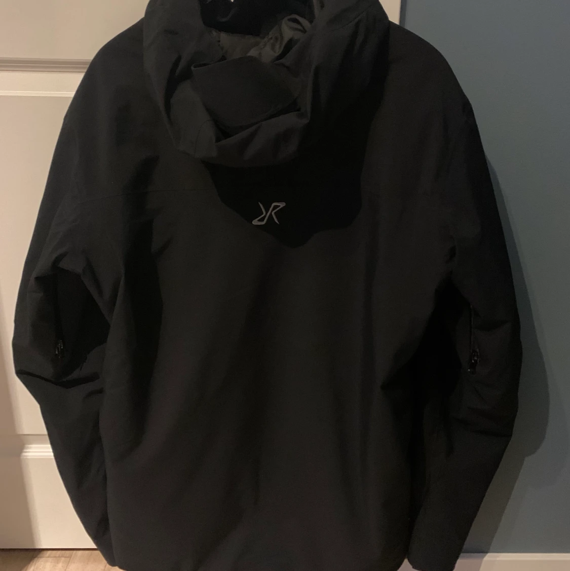 Revolution race jacka  - 90