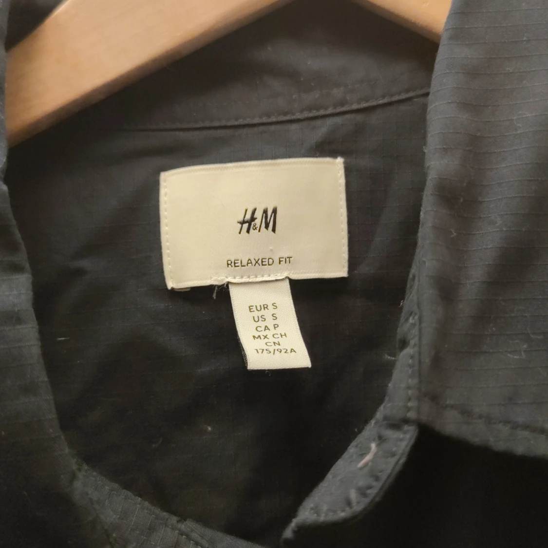 Svart skjorta s - 90