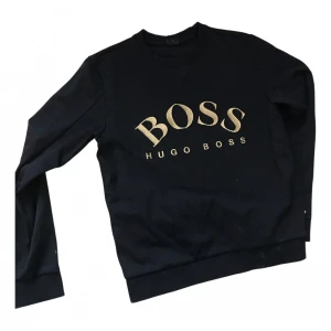 Hugo boss  - Den har QR kod, knappt använd i gott sick.