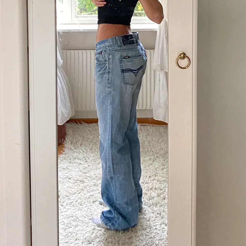 Baggy lågmidjade jeans från Blend Denim💘midja 94, innerben 86, jae 165. Jeans & Byxor.