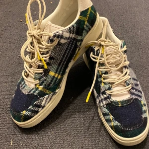 Ralph lauren sneakers - Köpta på Judith second hand för 1200kr, använda 2 gånger sen dess.