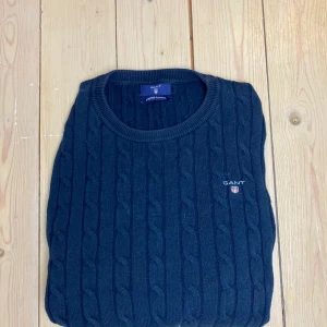 Gant tröja  - Säljs pågrund utav att den inte kommer till användning  Nypris 700 Mitt pris 300 