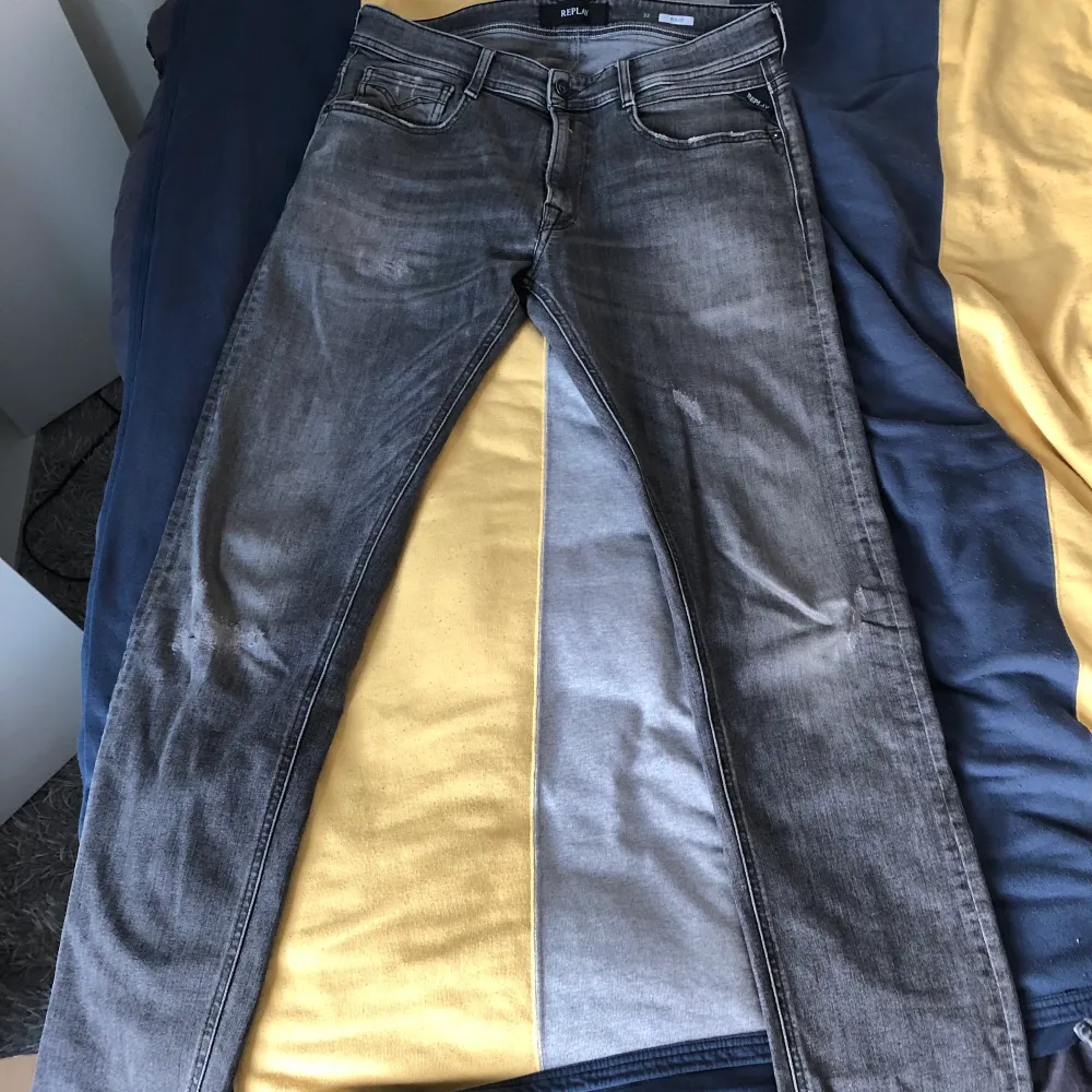 Säljer: Replay jeans storlek 33, Morris tröjor i storlek S. Ralph lauren skjorta i storlek S. Skriv om du är intresserad av att köpa något av detta. Mvh Isak . Övrigt.
