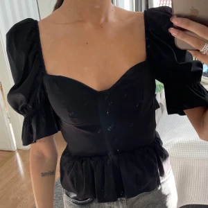 Boohoo - topp - Använts 2 gånger. Ordinarie pris 200kr men säljer den för 100kr