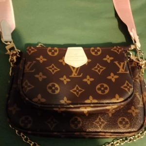 Väska - Jättefin använd en gång för jag gillar inte rosa