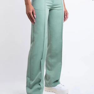 Kostymbyxor  - Super sköna och snygga kostymbyxor från madlady, endast använda några fåtal gånger. Är som nya❤️