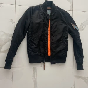 Alpha jacka storlek Xs - Svart alpha jacka 