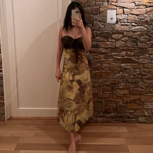 Sommarklänning - Säljer klänning pga den är stort för mig. Aldrig använd den är i nyskick. Passar storlek : S-M (Finns dragkedja på baksidan)