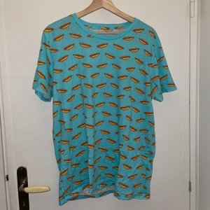 Biltema t-shirt - Tröja från biltema med korvar på. Använd en gång. Storlek XL
