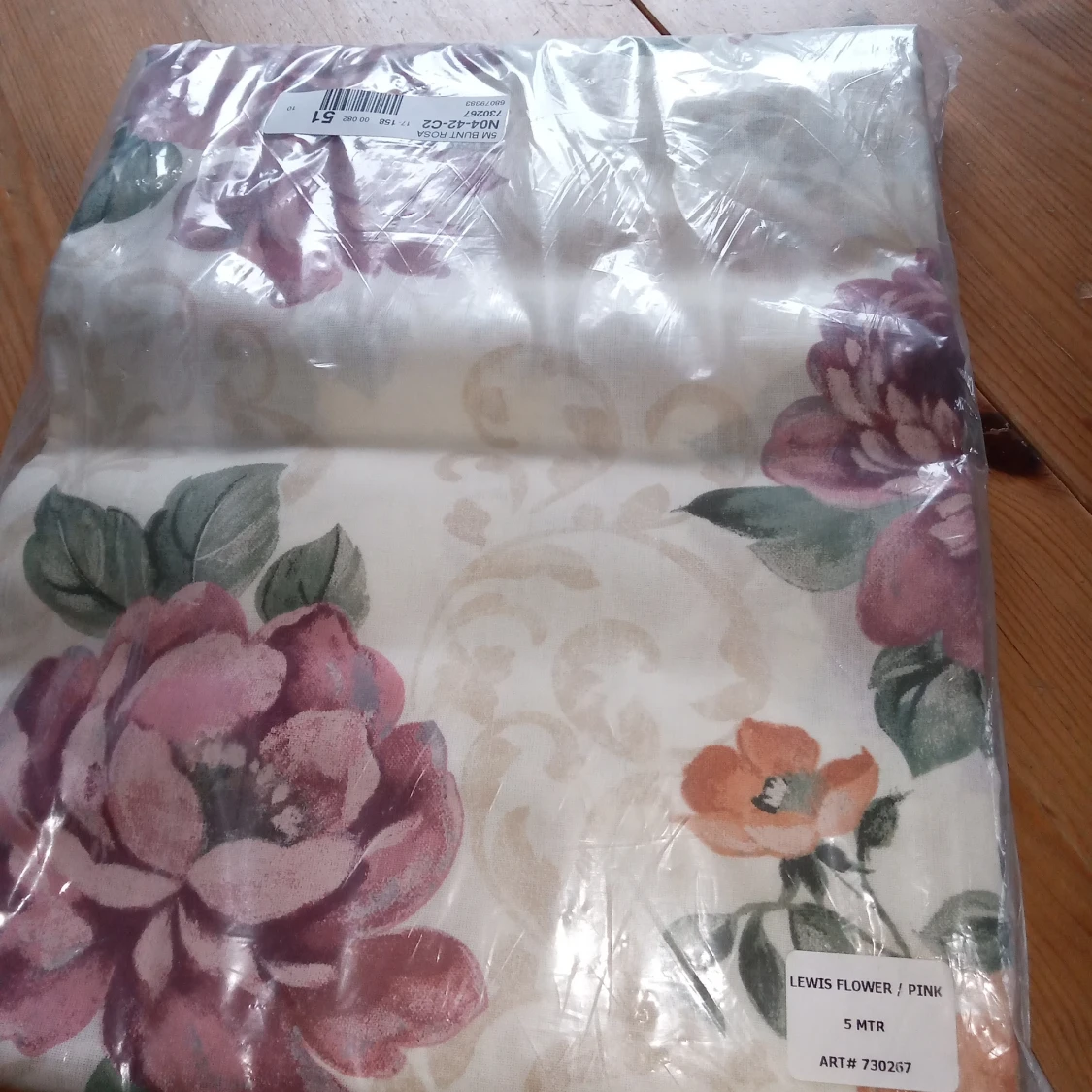 5 metersbunt gardintyg blommigt Lewis Flower Rosa . - 90