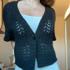 Svart stickad kofta - Söt stickad kofta i storlek S