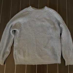 Stickad tröja - Ljusblå stickad tröja som är så skön 