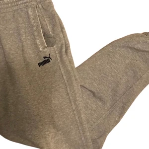 Puma byxor  - Puma byxor  Storlek m Pris 109kr  Fraktar eller möts upp i Gbg 