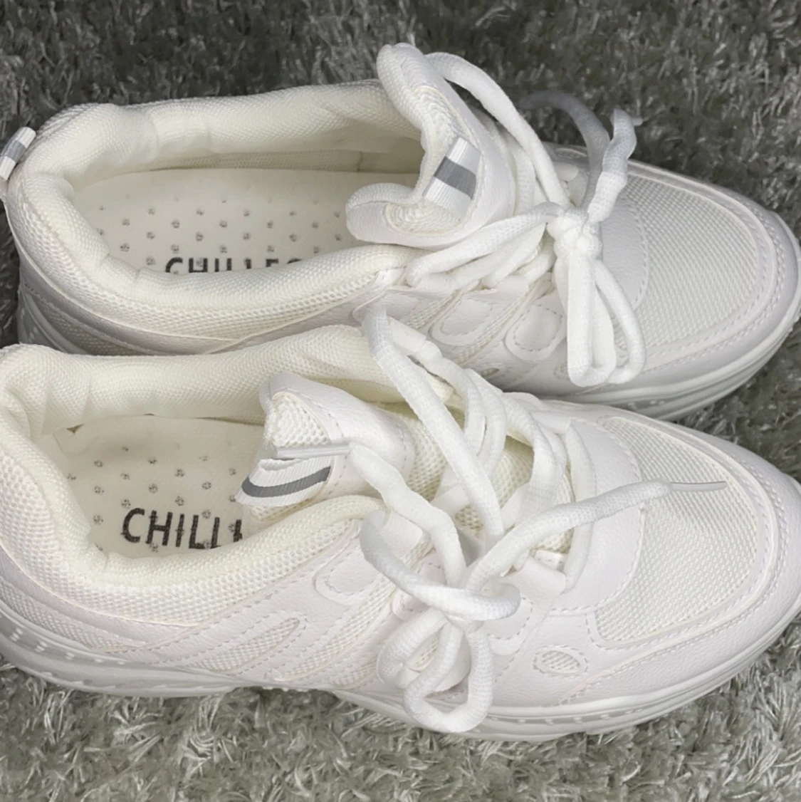 Vita höga skor helt nya - 91