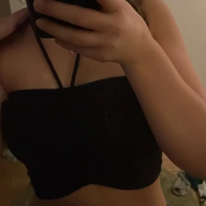 Zara topp - Säljer denna söta  zara topp som man knyter bakom nacken 