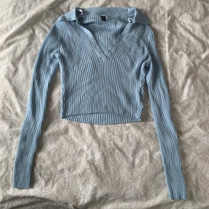 Tröja - Blå tröja från H&M i storlek S. Frakt tillkommer.