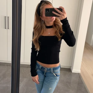 Topp  - Säljer denna super fina toppen ifrån zara då den inte längre kommer till användning kontakta för fler frågor eller funderingar ❤️❤️