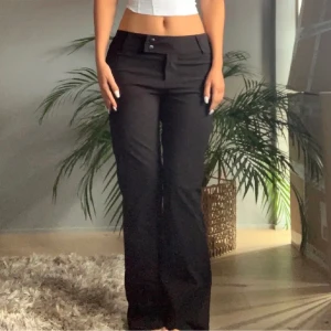 Byxor - Säljer dessa populära byxorna från hm då de behöver mer kärlek! Storlek S/36