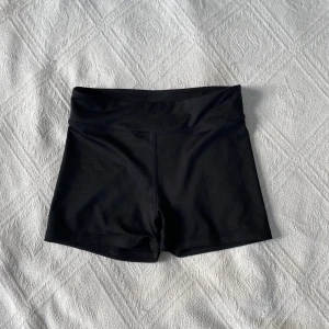 Tränings shorts  - Säljer nu dessa tränings shorts ifrån H&M💗