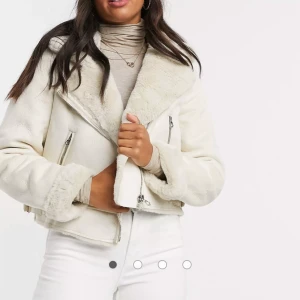 Jacka - Säljer denna sjukt snygga beiga jackan då den ej kommer till användning 