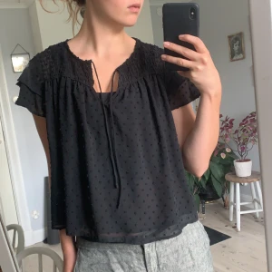 Zara topp - Topp köpt på Zara. Storlek XS!  Köparen står för frakten
