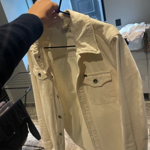 Tiger of sweden - Tiger of sweden jeans jacka, beige färg!