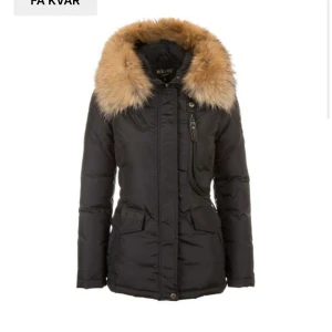 Hollies jacka - Svart Hollies jacka i modellen livigno. Använd ett antal få gånger 