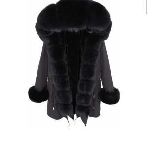 Fatima jacka  - Säljer min Fatima jacka med äkta päls  som jag knappt använt så mycket  Skriv till mig privat för bilder på jackan 