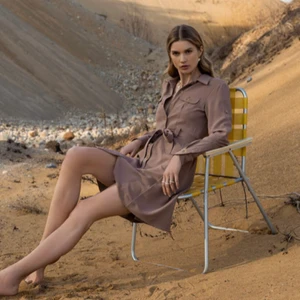 Adoore safariklänning! - Ett av adoores första släpp! Deras bruna safariklänning i storlek M men skulle även kunna passa en S! Aldrig använd då jag ej har hittt rätt tillfälle! Så den är i bra skick! 