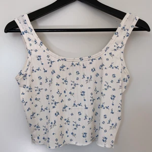 Linne - Superfint linne i storlek s. Knappt använt, därav väldigt bra skick. Köparen står för frakten! :)🫶🏼