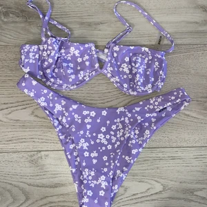 Supersöt bikini set🦋 - Oanvänt, endast testat med skydd! Tyvärr bara legat o byrån, storlek M/L 20 kr elr hb + frakt! ☀️