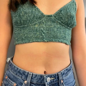 Fin zara topp 💓 - Säljer denna gröna zara topp💓 Aldrig använt pga för stor!💗 Ordinarie pris 200kr Storlek S. Passar nog M. 