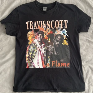 Travis Scott T-shirt  - Skitsnygg Travis T-shirt jag använt sönder bahahahah men vill inte ha den mer
